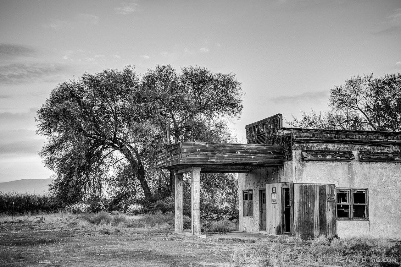 Abandoned Gas Station, Thrall, Washington, 2013