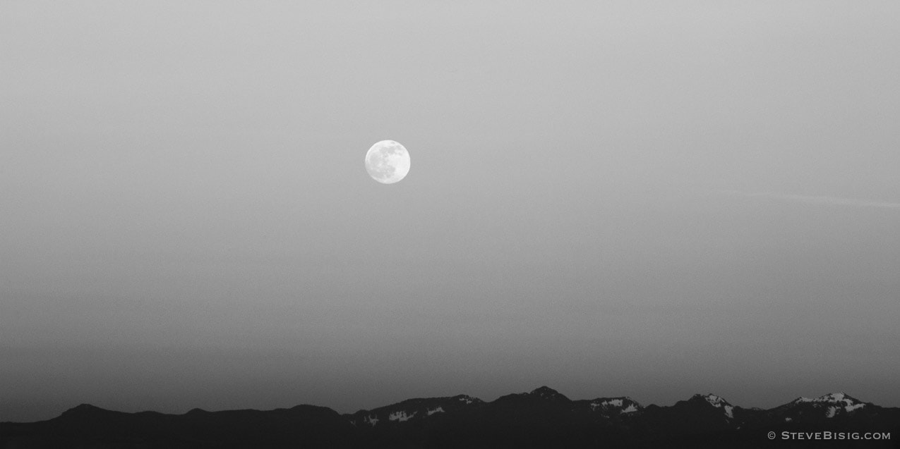 Full Moon Over the Washington Cascades, Tacoma, Washington, 2014 ...